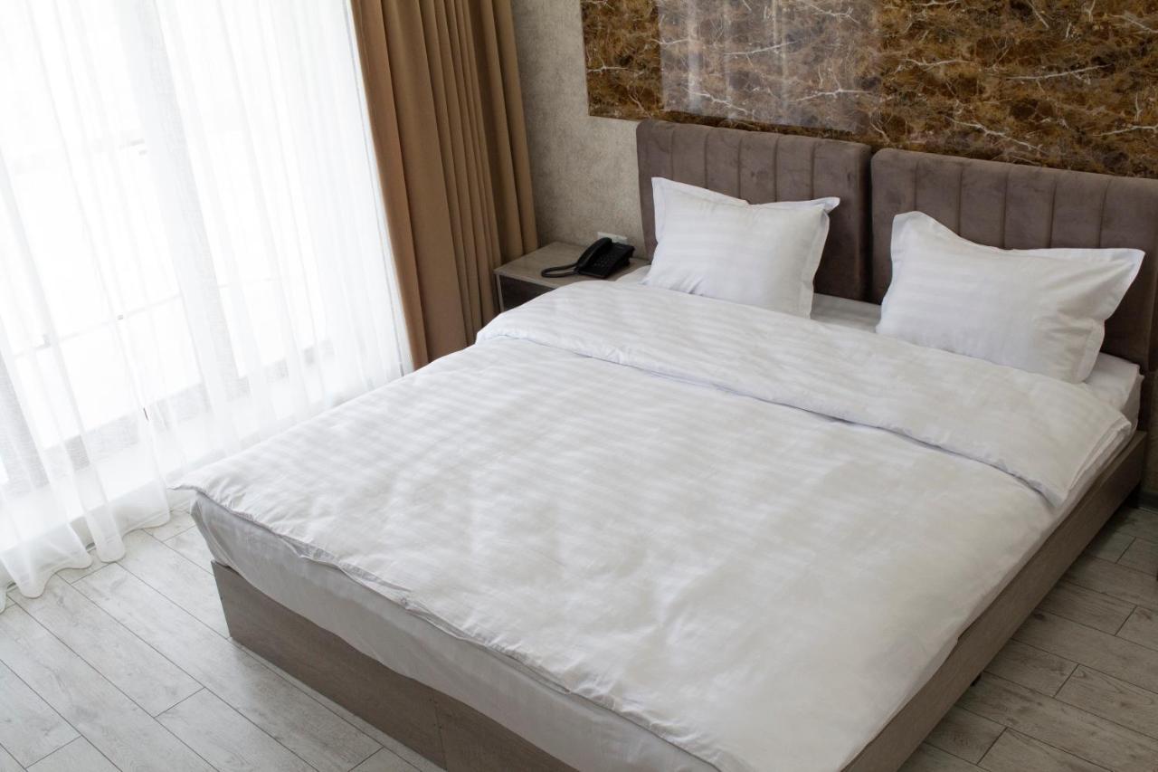 Artist Regenci Hotel Tashkent Bagian luar foto