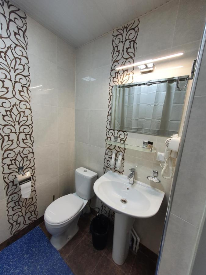 Artist Regenci Hotel Tashkent Bagian luar foto