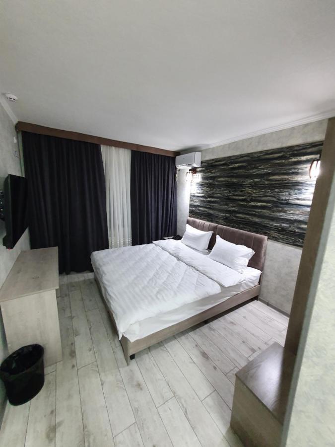 Artist Regenci Hotel Tashkent Bagian luar foto
