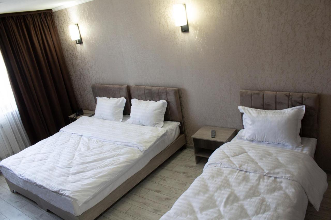 Artist Regenci Hotel Tashkent Bagian luar foto