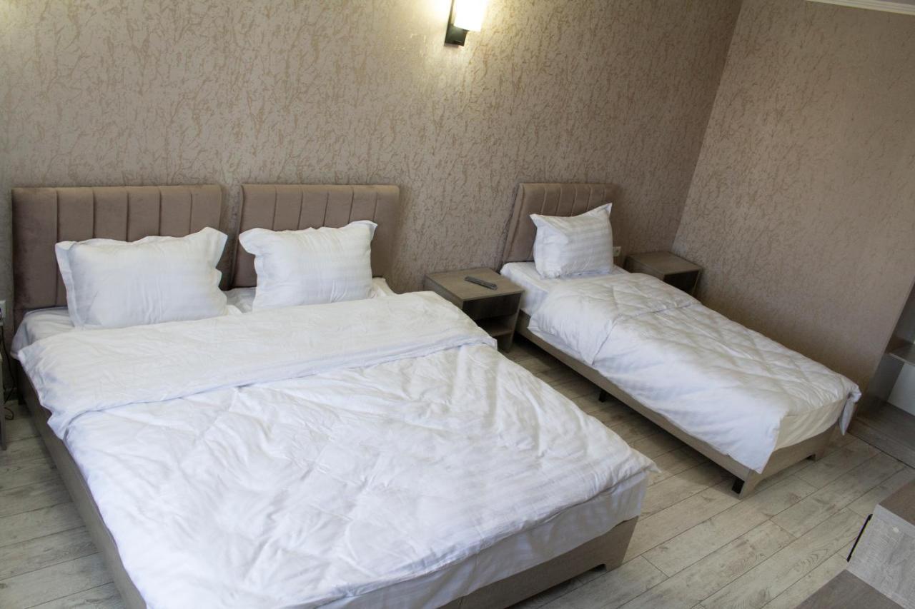 Artist Regenci Hotel Tashkent Bagian luar foto