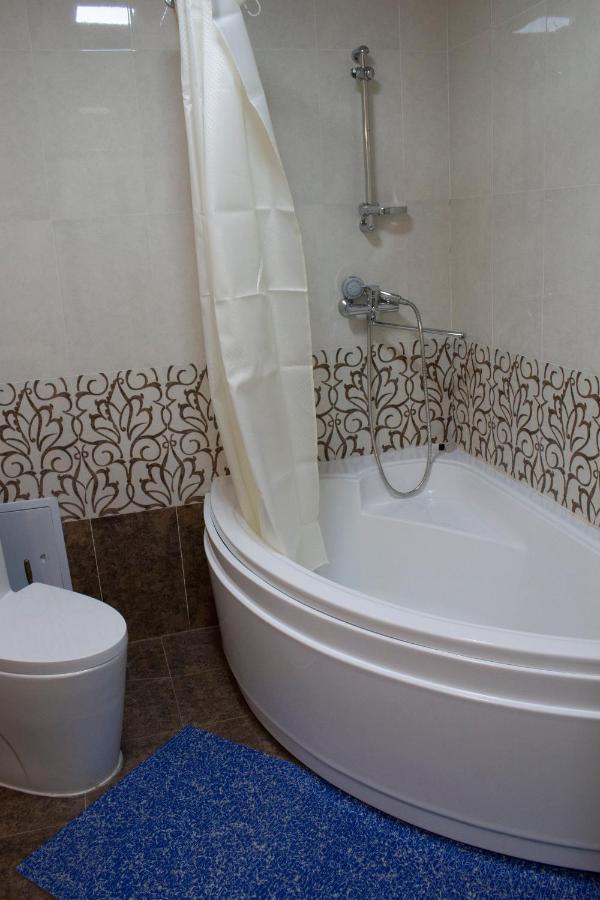 Artist Regenci Hotel Tashkent Bagian luar foto